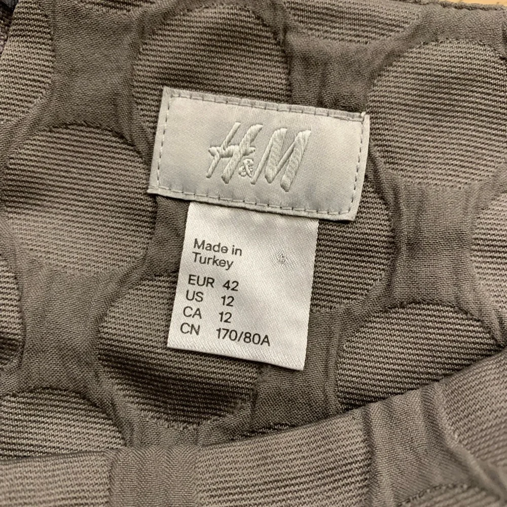 H&M | Gray Circle Print Skirt Size 12 Structured 23 Inch Length - Picture 13 of 13
